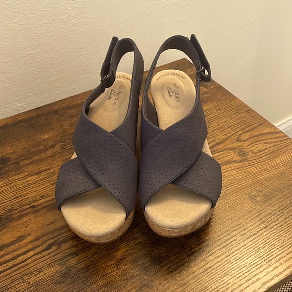 Clarks Annadel Navy Suede Wedge Sandal (New, 7.5) - Picture 2 of 4